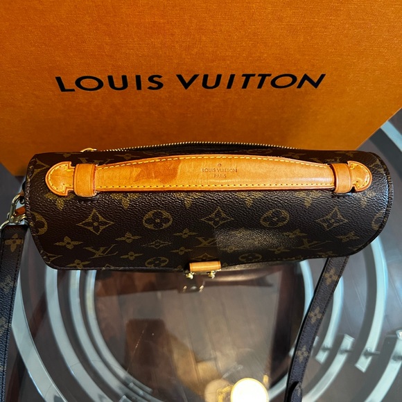 Louis Vuitton Pochette Métis Monogram - Picture 12 of 15